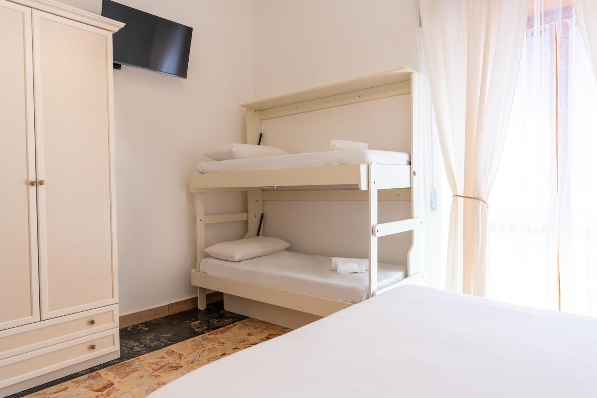 Tombolata Hotel Napoli Bagian luar foto