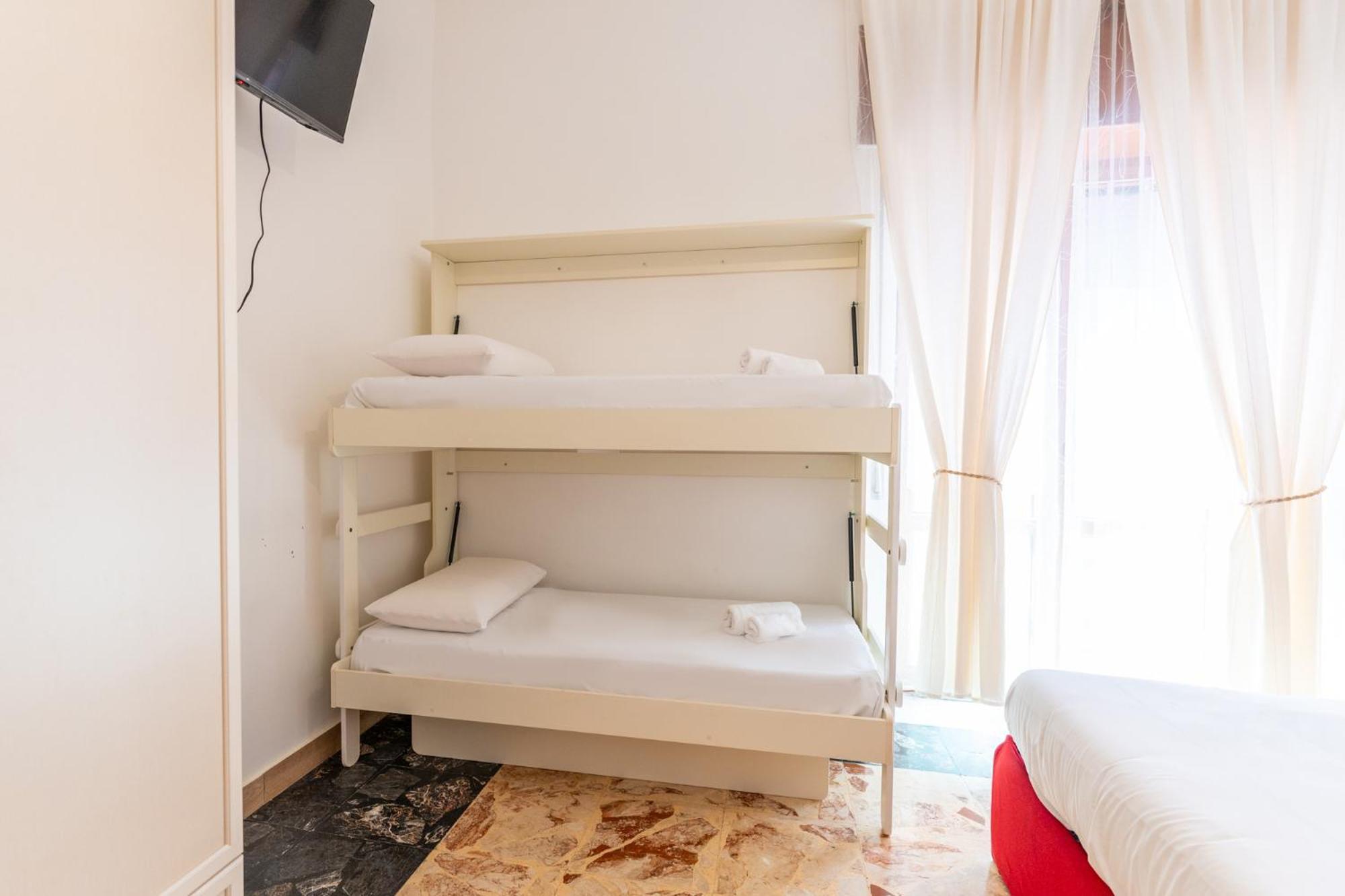 Tombolata Hotel Napoli Bagian luar foto
